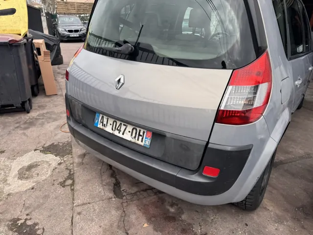 Renault Scénic — workshop photo, case 2