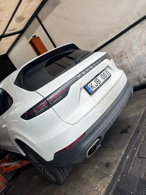 Porsche Cayenne — workshop photo, case 8