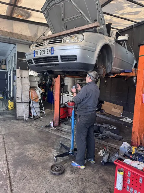 Volkswagen Golf IV — photographie de l’atelier, dossier 11